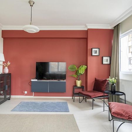 Modern Flat With Balcony On Bagdat Street Apartment Istanbul Exterior photo